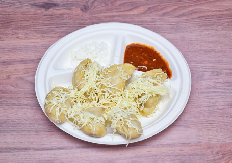 6 Pcs Cheese Momos.