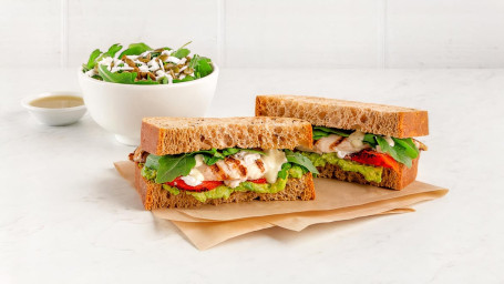 Combinatie Van Een Hele Sandwich Met Salade