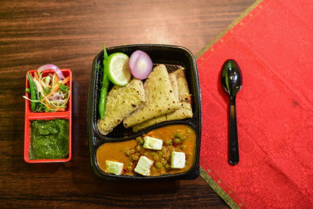 Tawa Roti(3Pcs)With Mattar Paneer Salad And Chutney