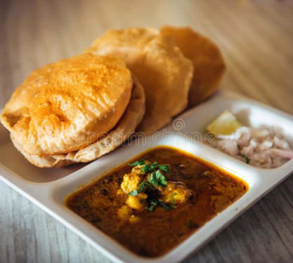 3 Puri Chicken Curry Breakfast [3 Pieces]