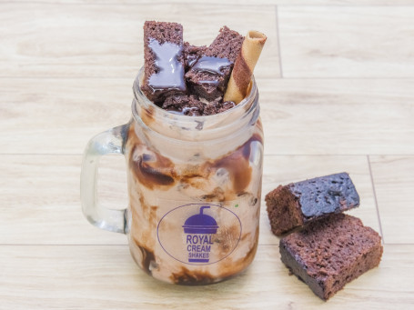 Brownie With Nuts Milk Shake