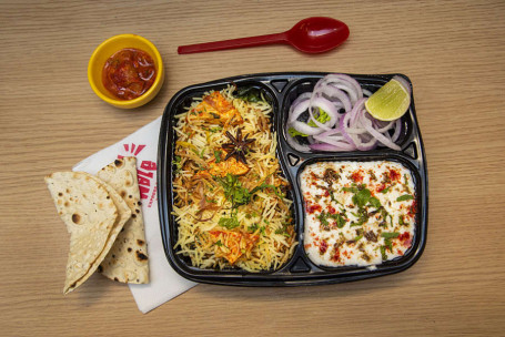 Paneer Zaykedar Biryani With Raita