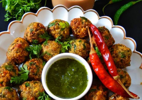 Banarasi Moong Dal Ke Moongode With Hari Chutney