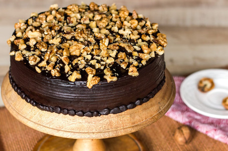 Chocolate Walnut Eggless Cake (1 Pound)