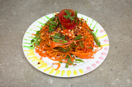 Paneer Noodles (Served With Chutney And Mayo)