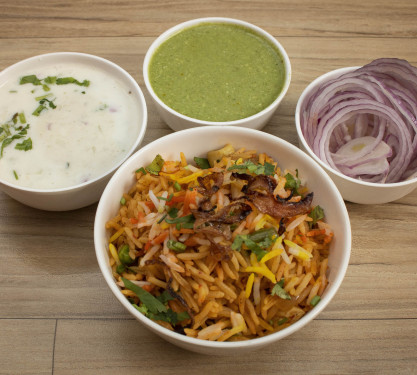 Veg Pulao Dahi Salad Chutney