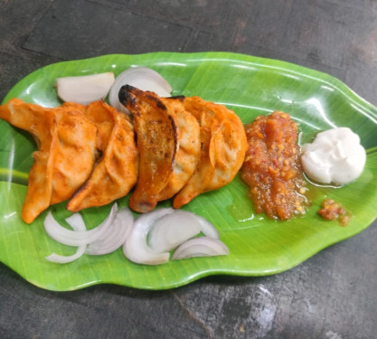 Masala Tandoori Momos (8 Pcs)