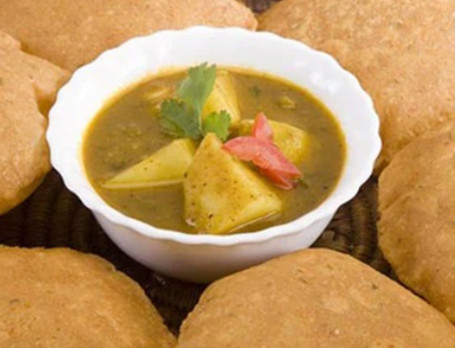 Bedmi Poori (4 Pcs) Aloo Bhaji (300 Ml)