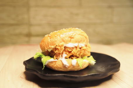 Triple C (Crispy Fried Chicken Burger)