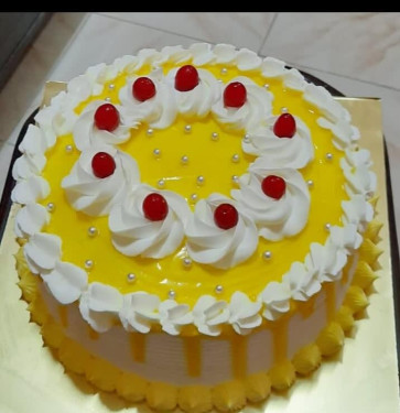 Classic Pineapple Cake 1Kg