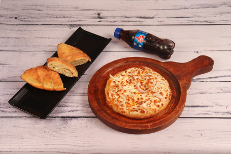 7 Onion Pizza Garlic Bread Coke 250 Ml