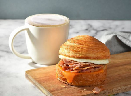 Kalkoen En Kaas Croissant Broodje