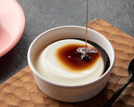 De Begrafenis Van Panna Cotta Met Bruine Suiker