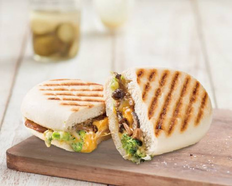 Qǐ Sī Gū Gū Pà Ní Ní Champignon Panini Met Kaas