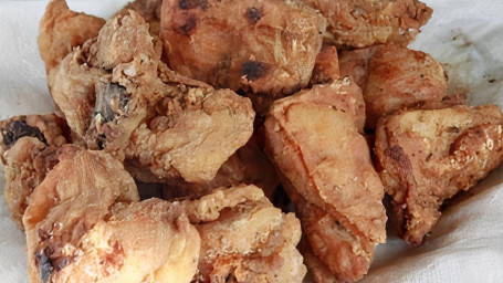 Chicharron De Pollo Con Hueso (Fried Chicken Chunk)