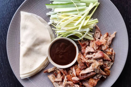 Crispy Aromatic Duck With Pancakes (Shredded)