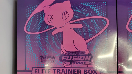 Fusion Strike Etb