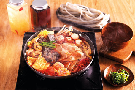 Yī Pǐn Chòu Chòu Guō Premium Stinky Tofu Hot Pot