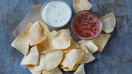 Queso En Salsa Met Chips