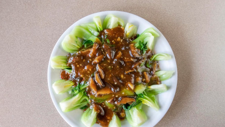 Black Mushroom With Bok Choy In Brown Sauce