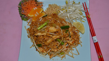 Three Flavor Noodle (Pad Thai) With Chicken