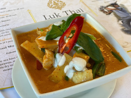 No.16 : Red Curry (Medium Spicy) แกงเผ็ด