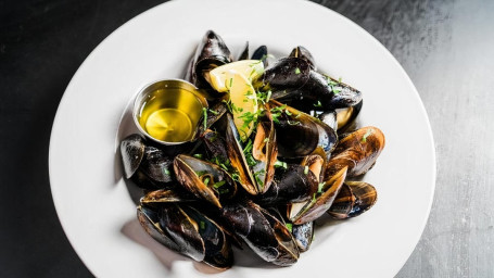 Smokey Skillet Roasted Mussles