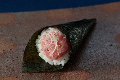 Xiāng Cōng Tūn Ná Yú Nǎn Shǒu Juǎn Fatty Tuna With Leek Hand Roll