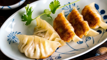 A2. Gyoza (6 Pcs)