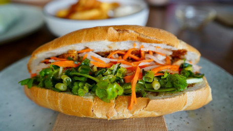 Vietnamese Baguette (Banh Mi) (Crispy Tofu)