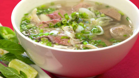 24. Sliced Beef, Flank Tendon Noodles Soup(Phở Tái Nạm Gân)