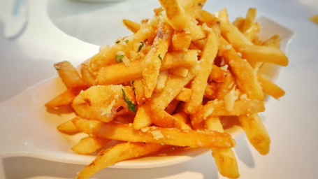 102. Butter Garlic Fries. Niú Yóu Suàn Róng Shǔ Tiáo