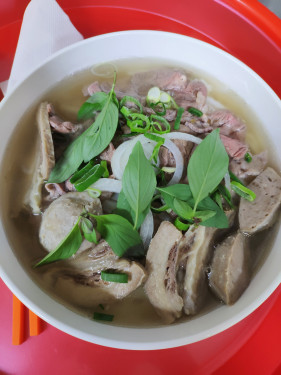 Combination Beef Pho Noodles Soup