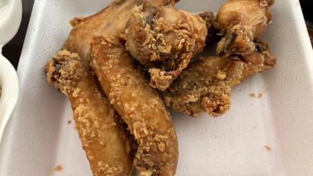 A6. Fried Chicken Wings (6)