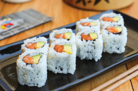 Salmon And Avocado Roll (8 Pieces) (1270 Kj)