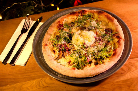 Nieuw Champignon-, Burrata-Truffelpizza