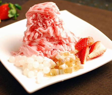 Huā Yàng Nián Huá Strawberry Shaved Snow