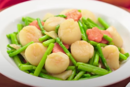 Pan-Fried Scallops With Asparagus Lú Sǔn Dài Zi