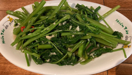 Stir-Fried Morning Glory With Garlic [Rau Muống Xào Tỏi]