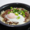 Clay Pot Rice With Minced Beef And Poached Egg Wō Dàn Miǎn Zhì Niú Ròu Fàn