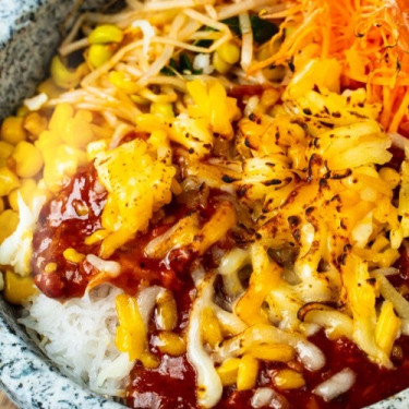 Jú Zhī Shì Miǎn Niú Shí Guō Fàn Hot Stone Pot Bibimbap W/ Minced Beef Cheese