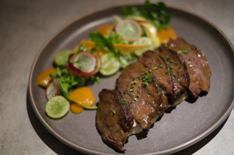 Braised Wagyu Beef Cheek W/ Pome Purée Grape Dùn Hé Niú Liǎn Jiá Ròu