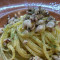 Linguine Aglio, Olio E Peperoncino E Calamaretti Spillo* Su Crema Di Cozze E Olio Al Prezzemolo