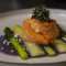 Salmone* Selvaggio D’alaska Scottato Al Timo Asparagi Arrostiti Vellutata Di Patate Viola Pop-Corn Di Miglio