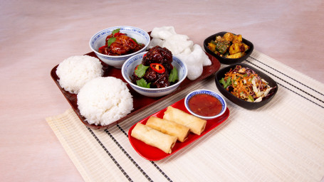 Tray For 2: Szechuan Chicken And General Tso Prawn