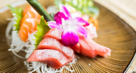 Medium Sashimi (Approx. 10Pcs)