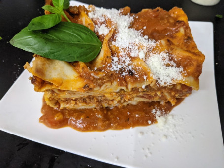 Beef Lasagna (Serves 4 People)