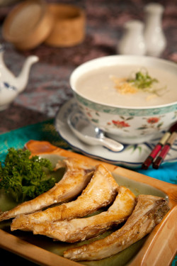 Jiāng Cōng Zhī Yú Nǎn Zhōu Fish Briskets Congee With Ginger And Spring Onions