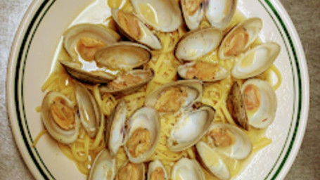 Fresh Clams Over Linguini