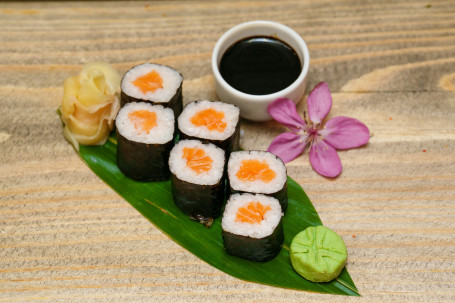 Salmon Maki (Small Roll)